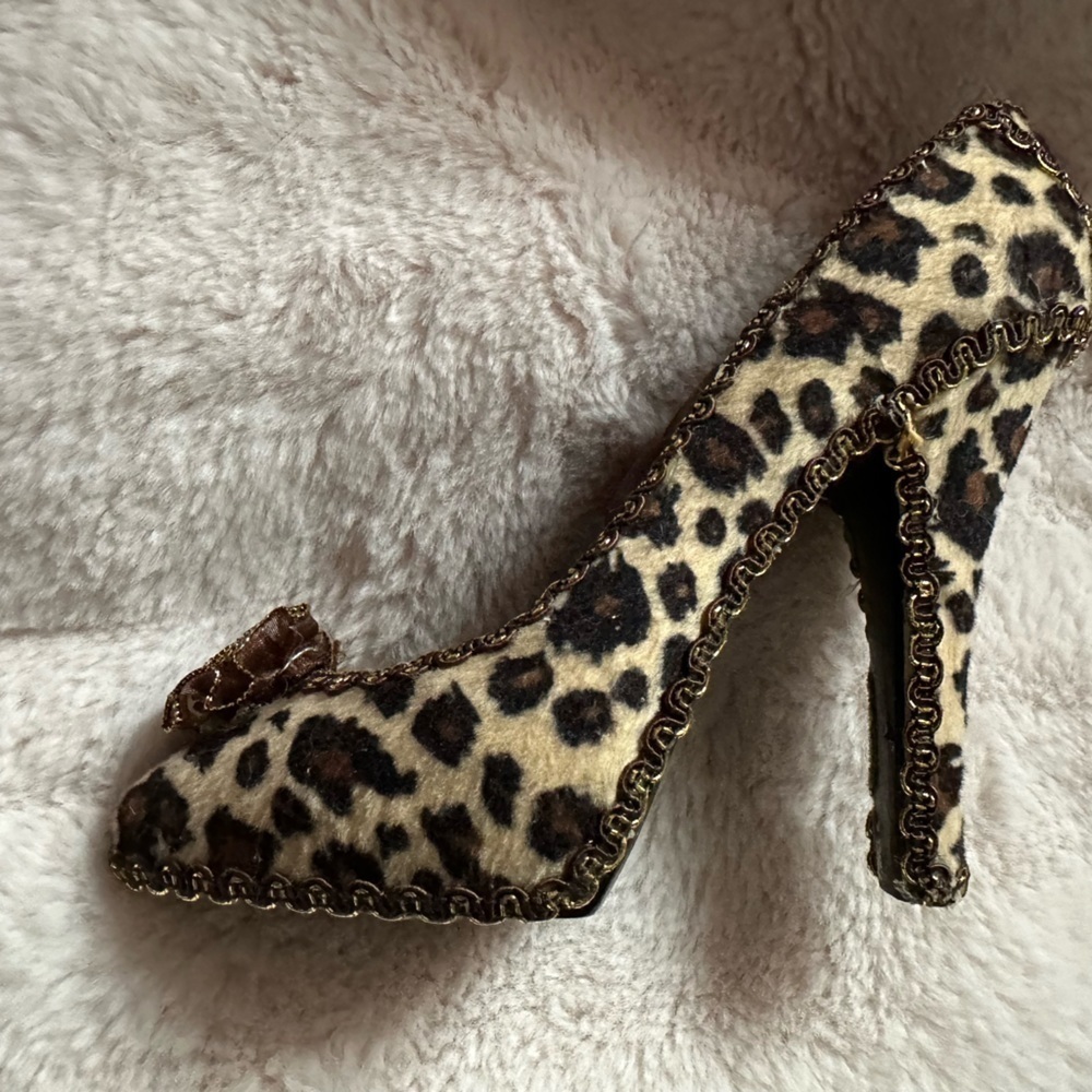 Ring Holder Jewelry Stand High Heel Shoe-(preowned)like new